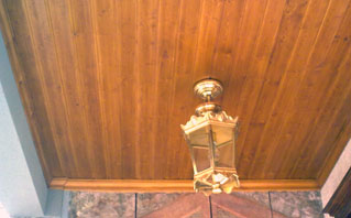 Barnizado techo madera